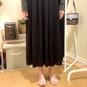 Uniqlo Pleated Long Skirt